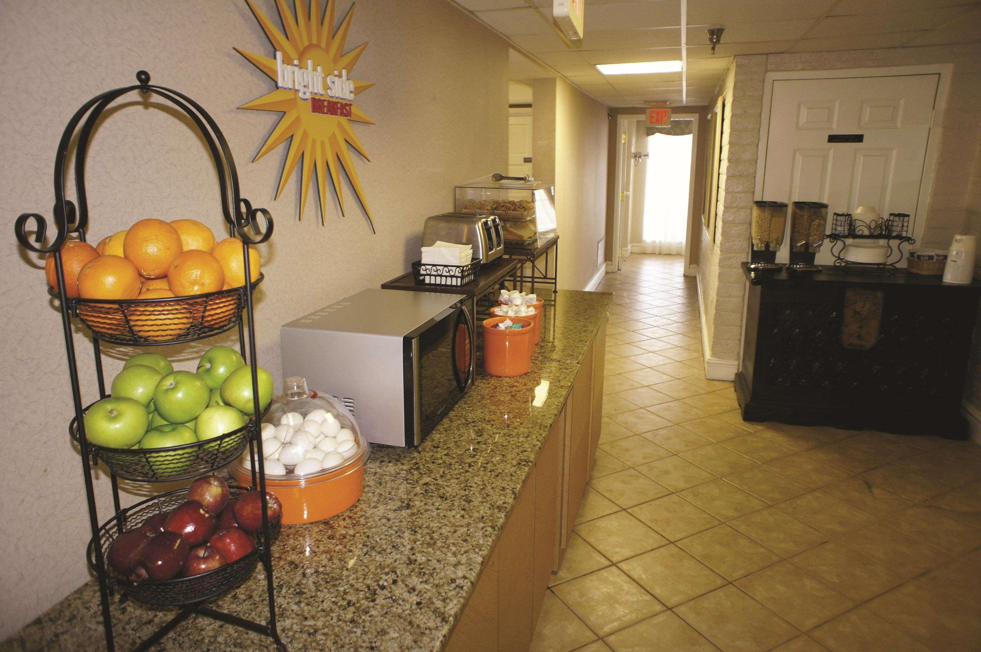 La Quinta Inn By Wyndham Norfolk Virginia Beach Extérieur photo